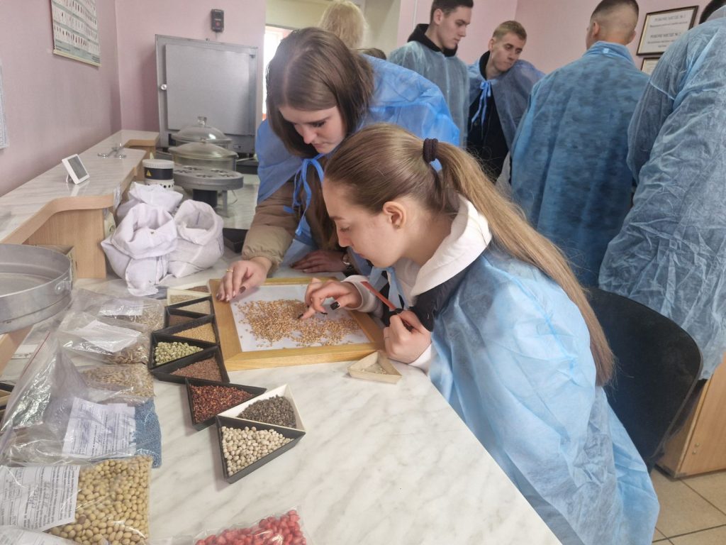 Image for: ПРАКТИЧНА ПІДГОТОВКА МАЙБУТНІХ АГРОНОМІВ У НАСІННЄВІЙ ЛАБОРАТОРІЇ